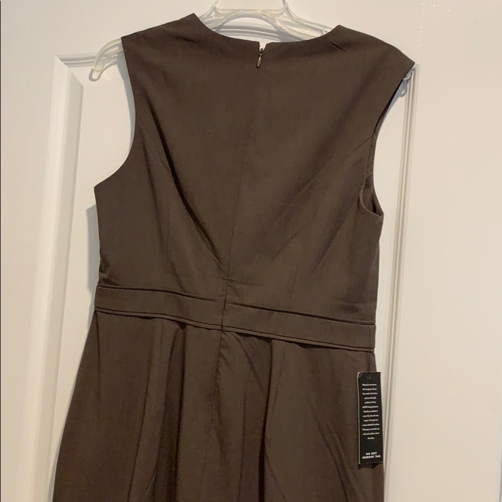 Elegant Brown Sleeveless Dress - Picture 3 of 3
